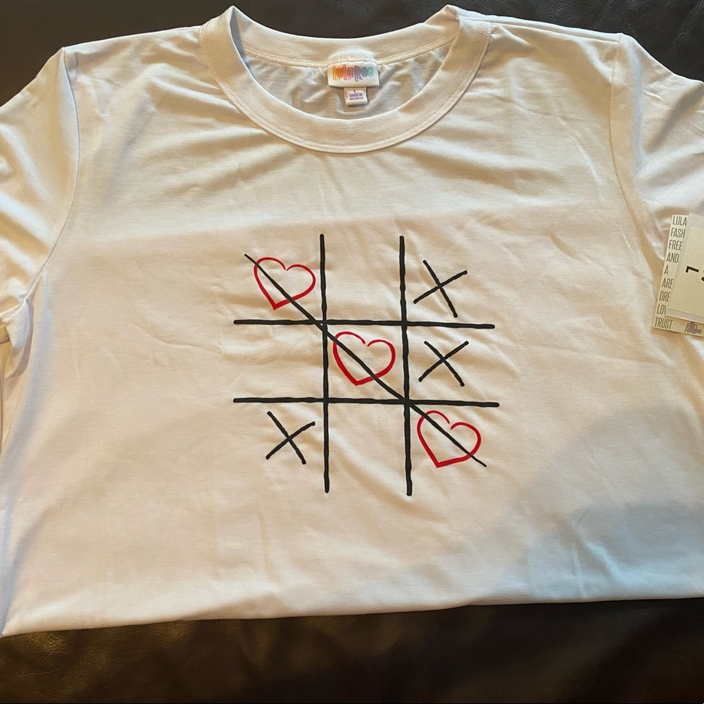 Large LuLaRoe Liv Tee NWT